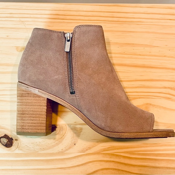 NWOB Frye Danica Dusty Rose Suede Chelsea Peep Toe Ankle Bootie Size: 8 - Picture 8 of 9